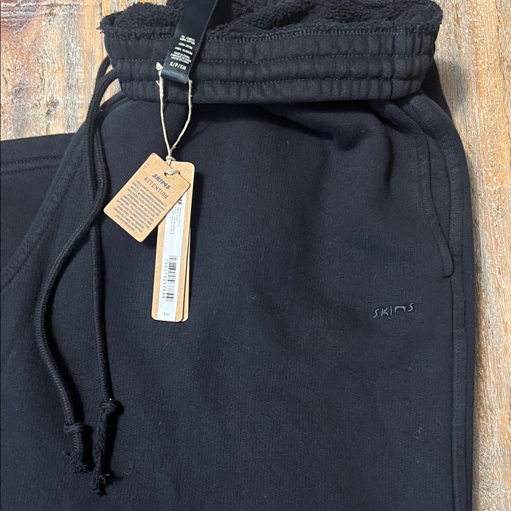 SKIMS Onyx Black Wide Leg Fleece Pants - Picture 5 of 9
